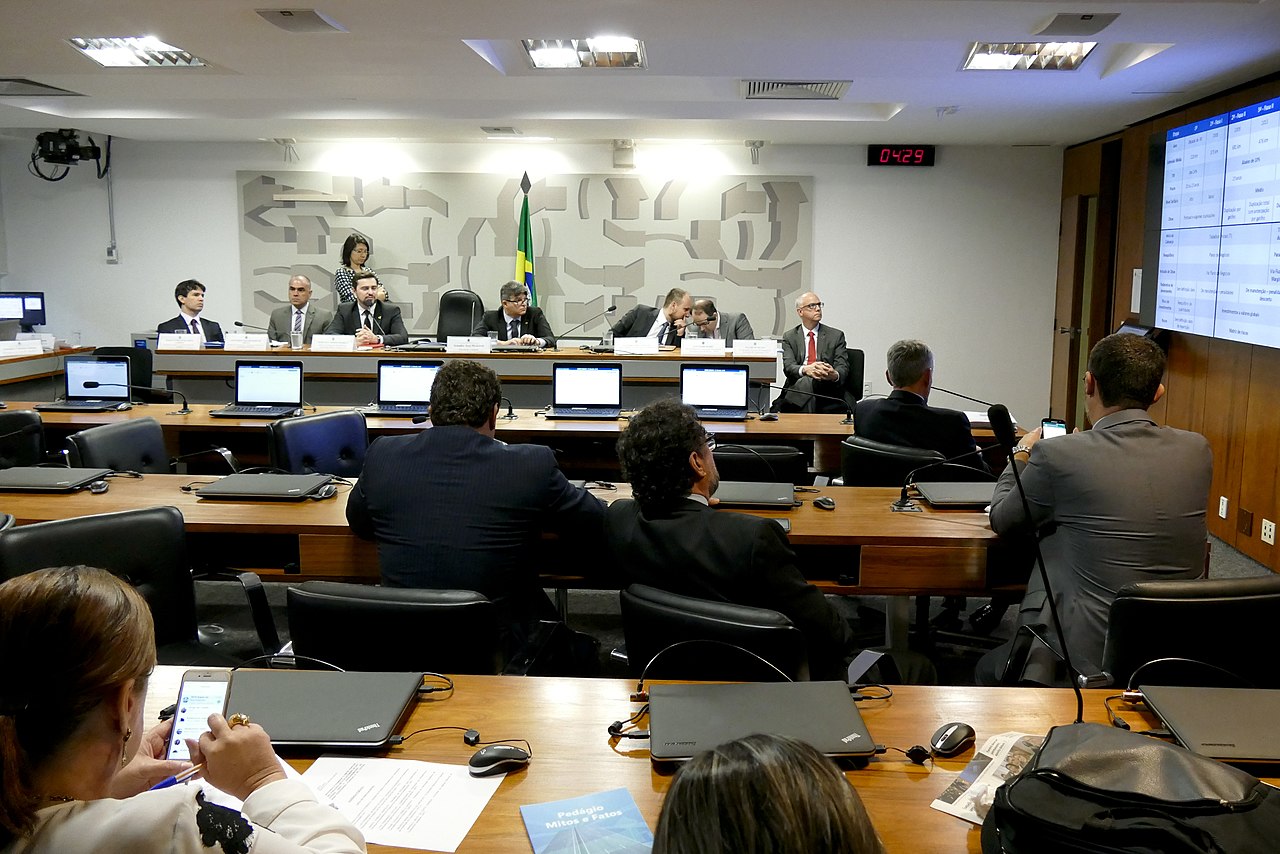 ANTT realiza audiência pública para atualização das regras do transporte de produtos perigosos