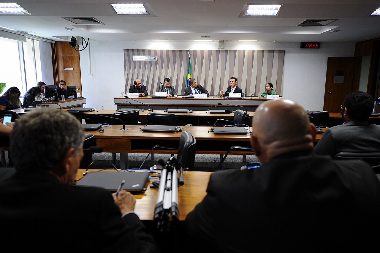Ministério dos Transportes acompanha assinatura de MPs para motoristas de aplicativo, taxistas e entregadores